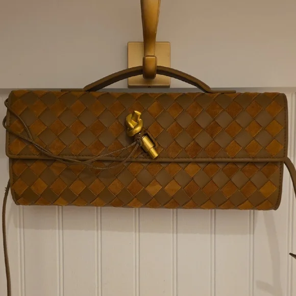 Elegant Leather Cashmere Tan Woven Clutch - Picture 9 of 10